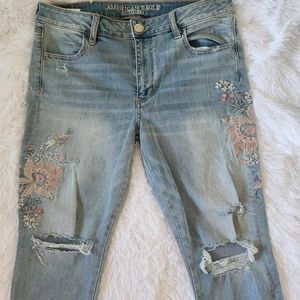 American Eagle high waisted embroidered skinny jeans size 12 short